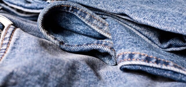 Pourquoi le jean est-il un incontournable de la garde-robe ?